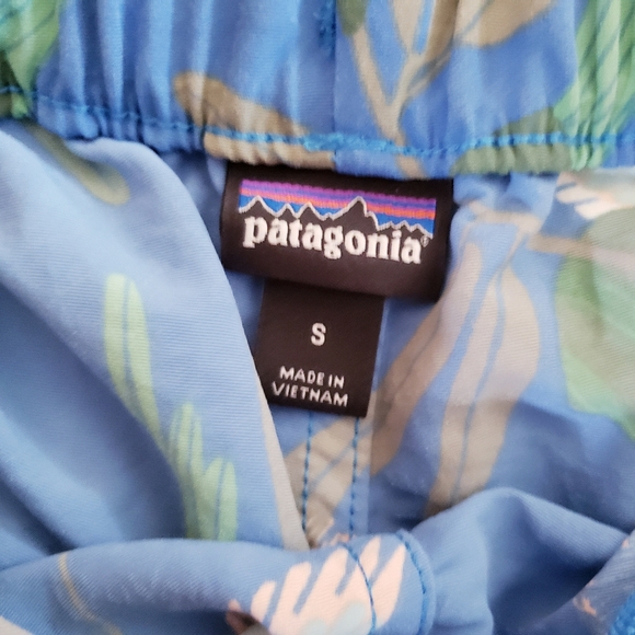 🏷PATAGONIA W's Barely Baggies Shorts - S - Picture 7 of 11